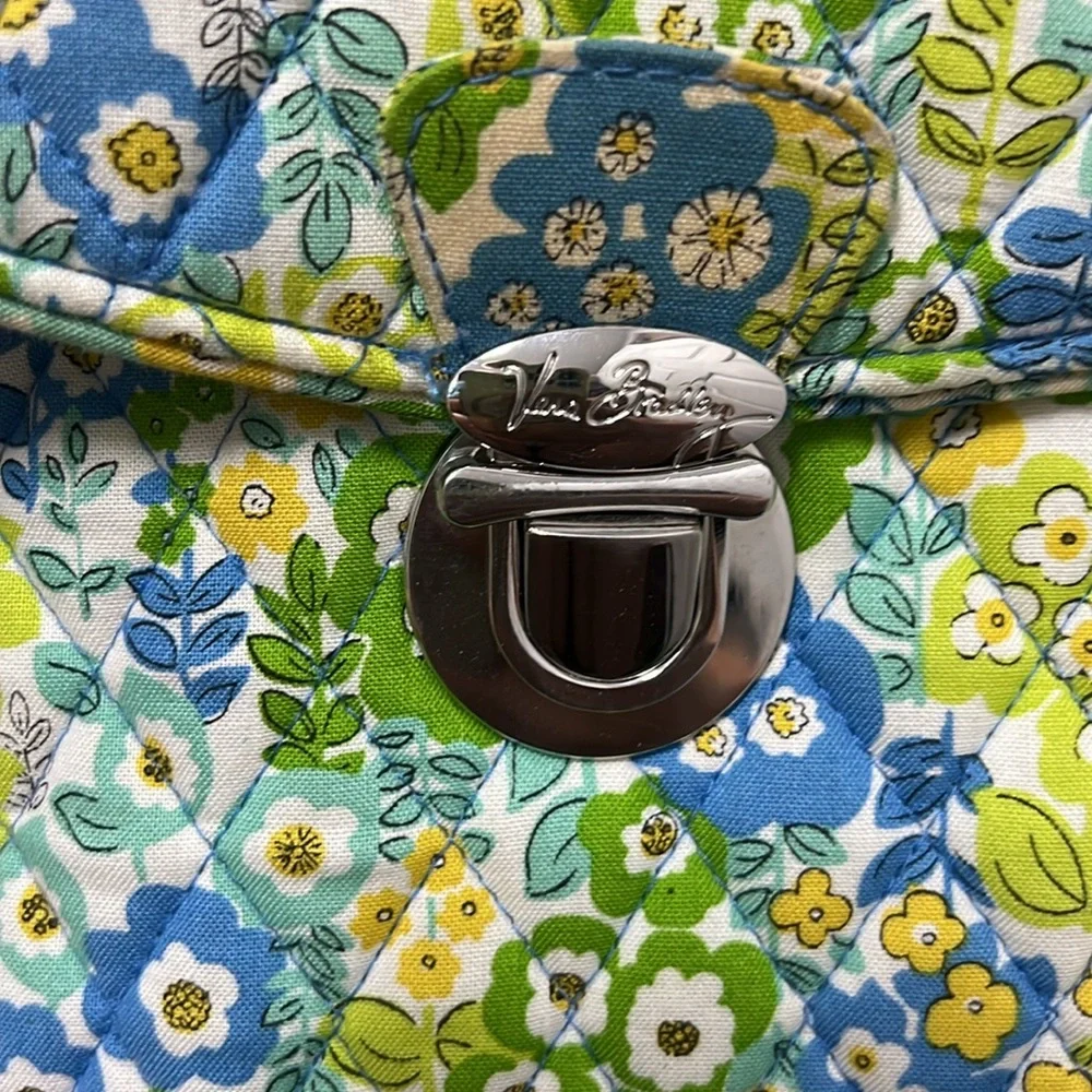 Vera Bradley English Meadow Women’s laptop bag.